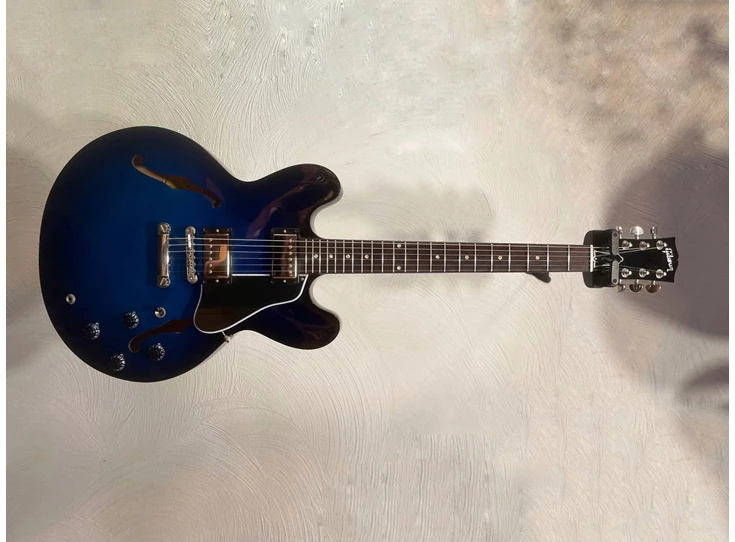 Gibson ES-335 Blue Burst.jpg