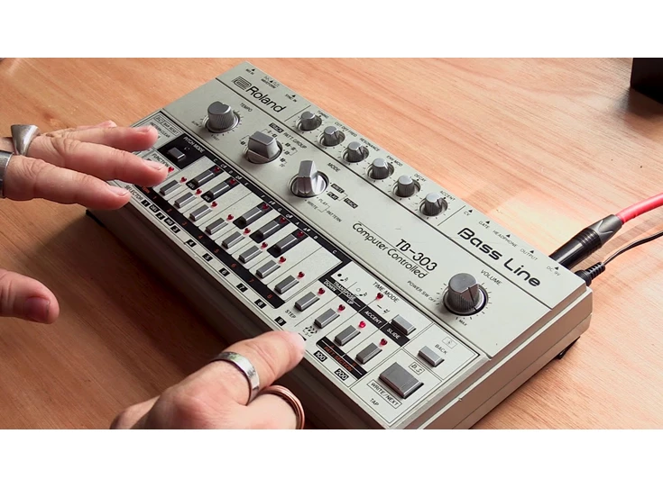 Roland-TB-303.jpg