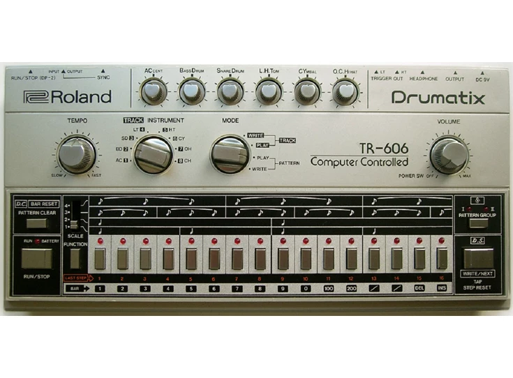 ROLAND TR-606